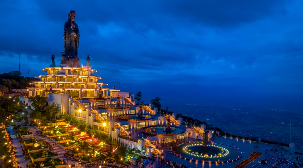 Giới thiệu đôi nét về núi Bà Đen 