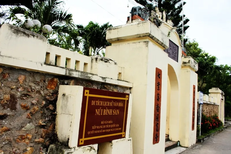 Trải nghiệm huyền bí cùng núi Bình San Kiên Giang