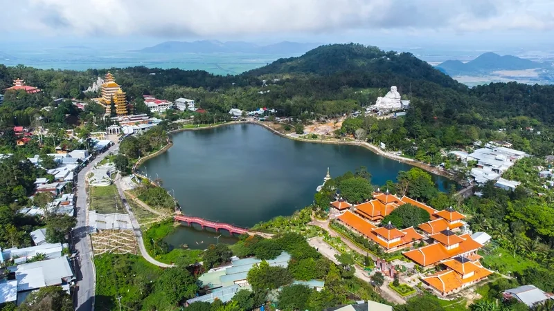 Giới thiệu đôi nét về núi Cấm 