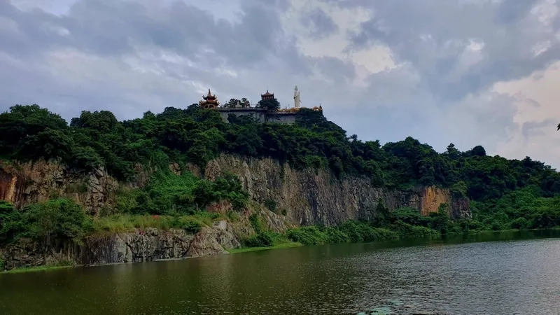 Khám phá vẻ đẹp linh thiêng tại núi Châu Thới Bình An Dĩ An Bình Dương