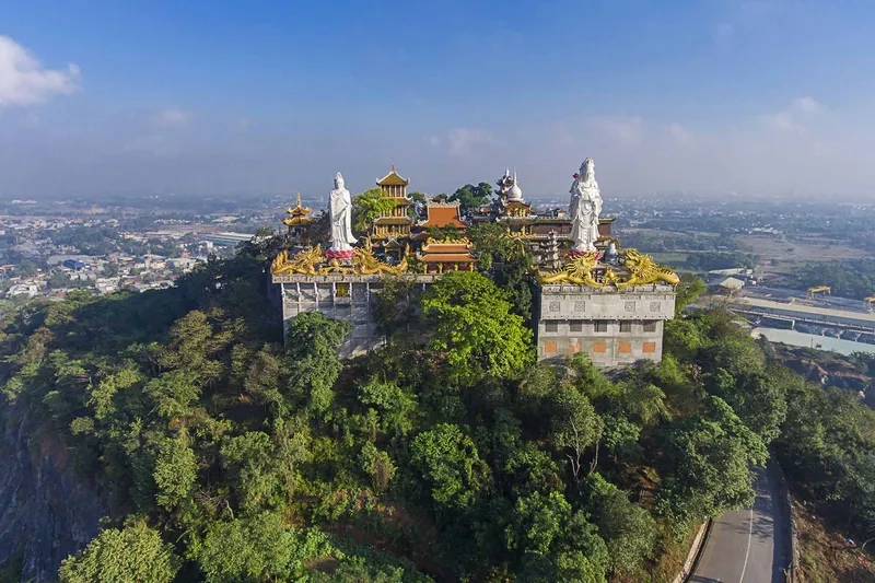 Tận hưởng không gian thanh tịnh tại chùa trên núi Châu Thới