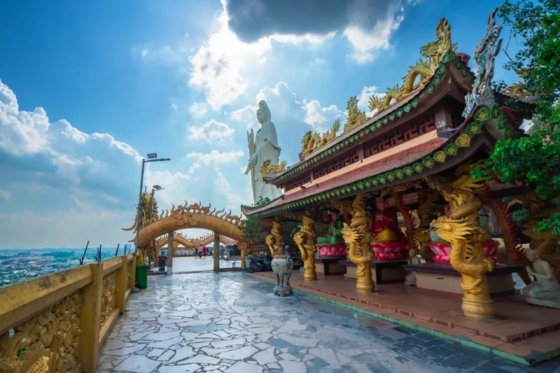 Một chuyến hành hương ý nghĩa đến chùa núi Châu Thới linh thiêng