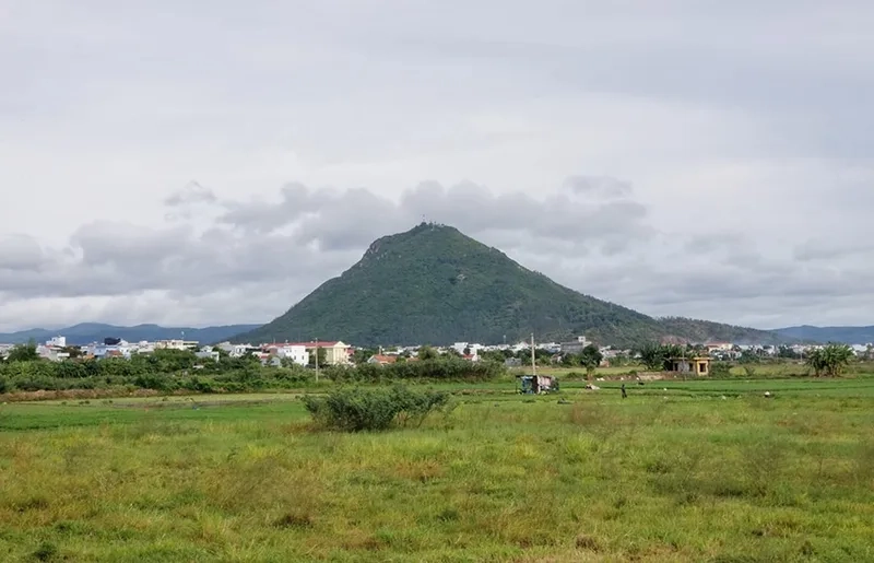 Trải nghiệm độc đáo cùng leo núi Chóp Chài