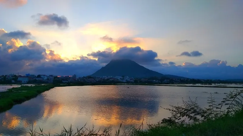 Chiêm ngưỡng toàn cảnh Tuy Hòa khi ngắm cảnh núi Chóp Chài