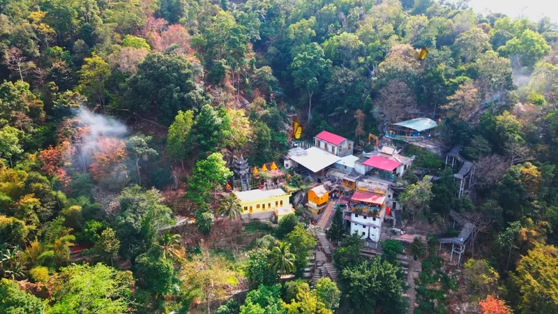 Tìm lại bình yên trong chùa cổ chùa núi Chứa Chan