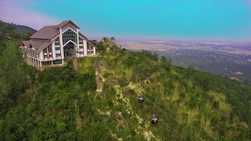 Khám phá câu chuyện thú vị cùng chị Yến núi Chứa Chan