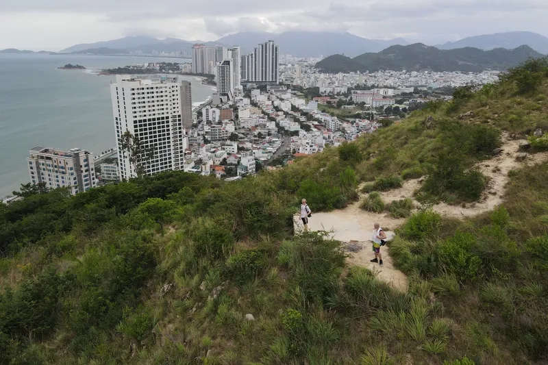 Trekking mạo hiểm tại Núi Đôi Cô Tiên hấp dẫn