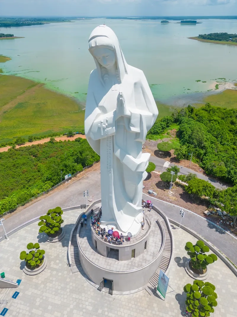 Khám phá linh thiêng cùng Đức Mẹ núi Cúi