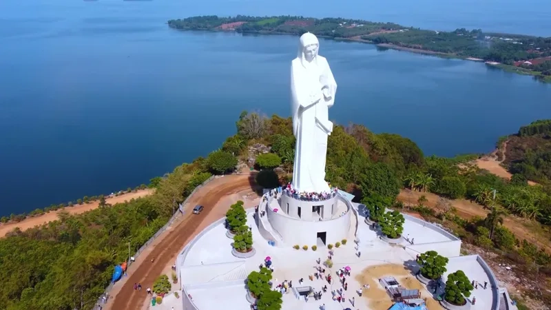 Tham quan cảnh đẹp tại chùa núi Cúi