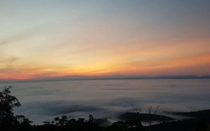 Trải nghiệm săn mây núi Đại Bình ngắm bình minh huyền ảo trên đỉnh núi
