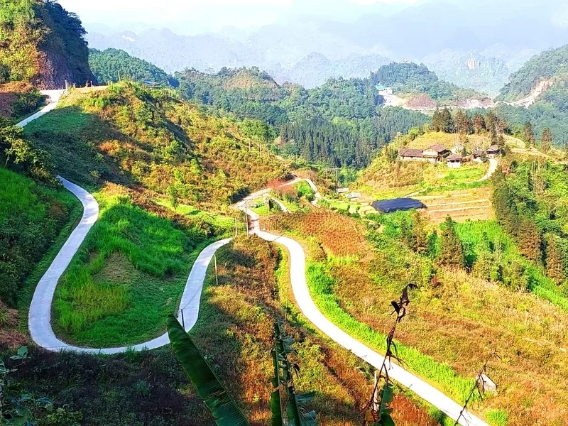 Khám phá vẻ đẹp huyền thoại của Núi Quản Bạ