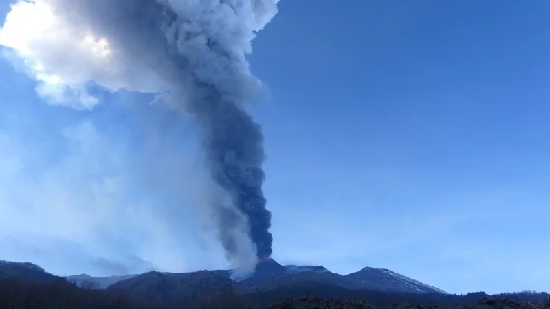 Tận hưởng vẻ đẹp thiên nhiên tại núi lửa etna ở nước nào