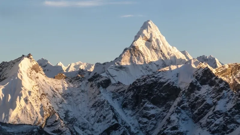 Khám phá hình ảnh núi Everest tuyệt đẹp