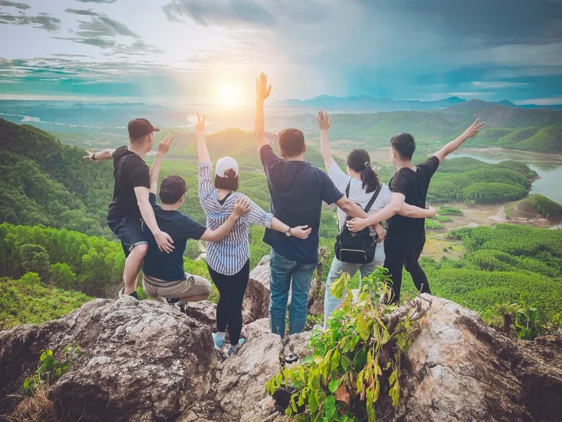 Chuẩn bị hành trang và leo núi hòn vượn huế ngay