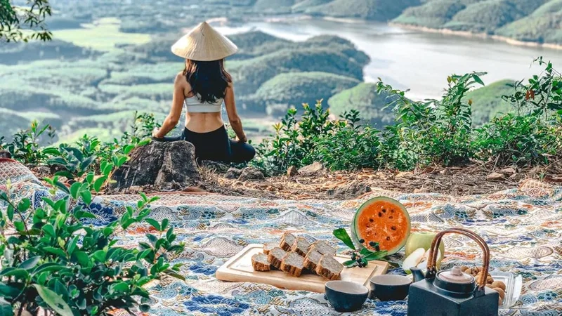 Cảnh đẹp hùng vĩ từ đỉnh núi hòn vượn huế