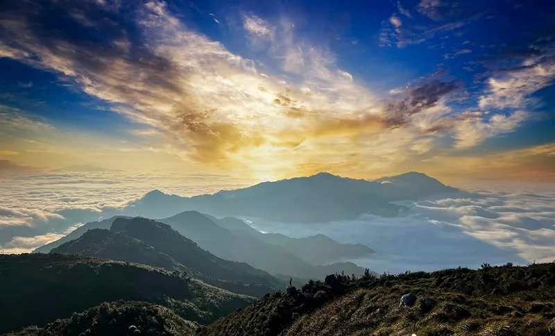 View từ đỉnh núi Lùng Cúng đẹp ngỡ ngàng