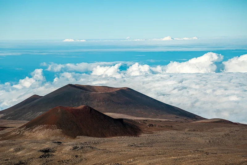Khám phá vẻ đẹp hùng vĩ của mauna loa crater từ trên cao