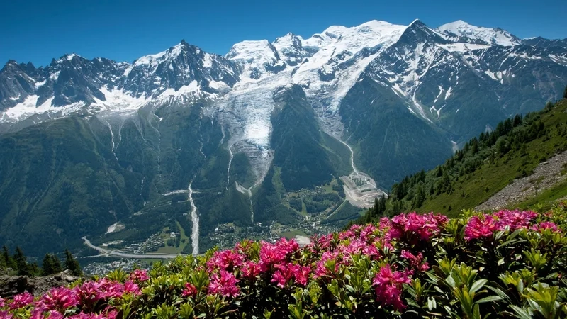 Khám phá vẻ đẹp hùng vĩ của núi mont blanc châu Âu