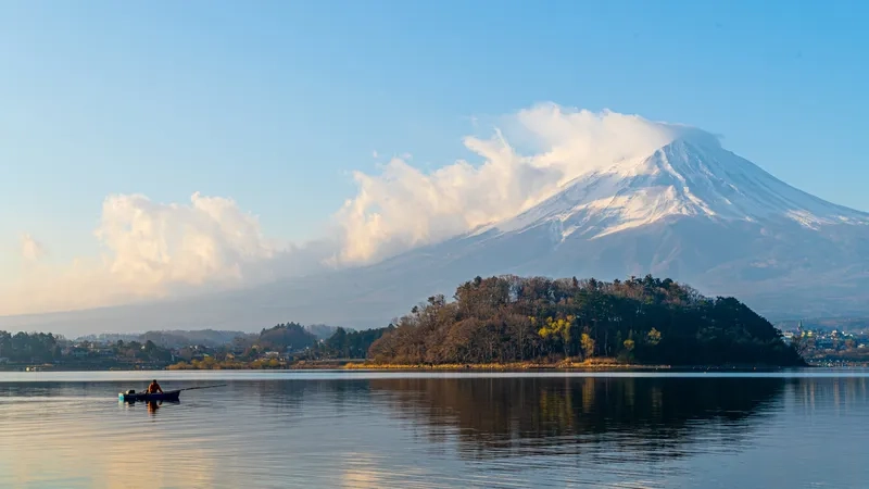 Chiêm ngưỡng lá đỏ tại núi Phú Sĩ mùa thu