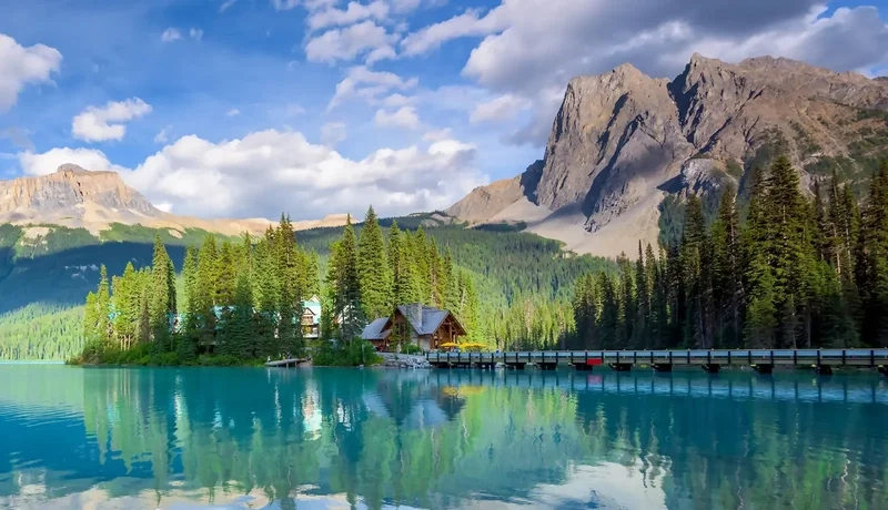 Dãy núi Rocky điểm đến không thể bỏ qua cho mọi tín đồ xê dịch