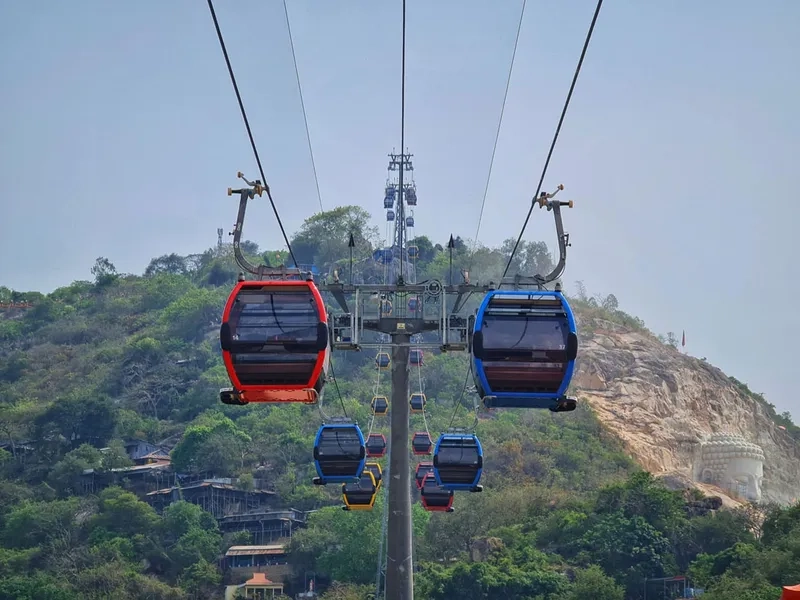 Ngắm toàn cảnh tuyệt đẹp từ cáp treo núi Sam