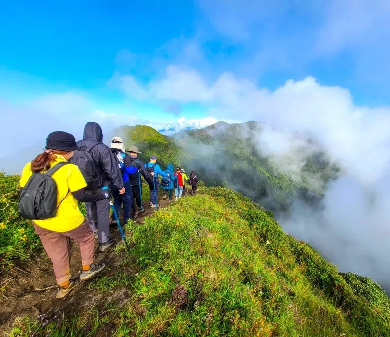 Thử thách bản thân với hành trình leo núi tà chì nhù