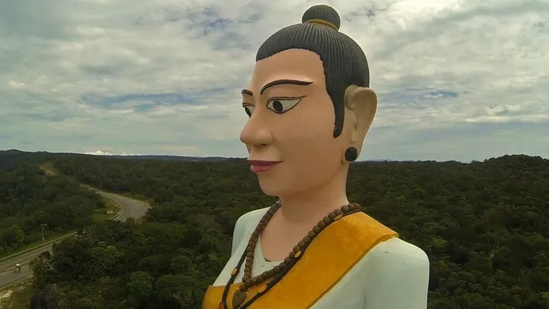 Thăm viếng linh thiêng tại chùa núi Tà Lơn yên bình