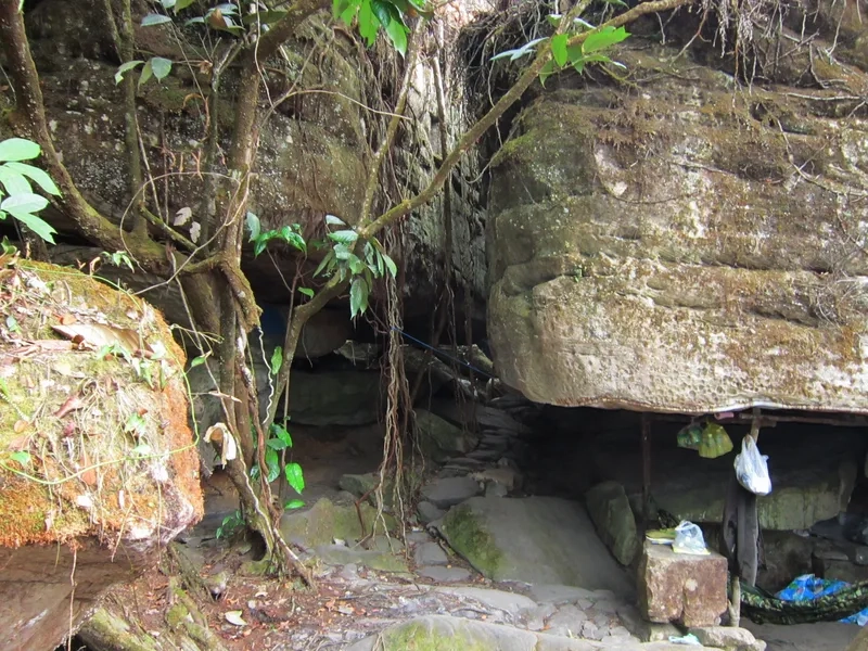 Trải nghiệm cảm giác mạnh khi leo núi Tà Lơn cuối tuần