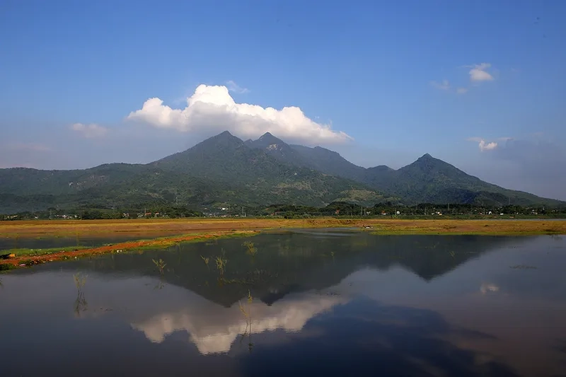 Giới thiệu đôi nét về núi Tản Viên 