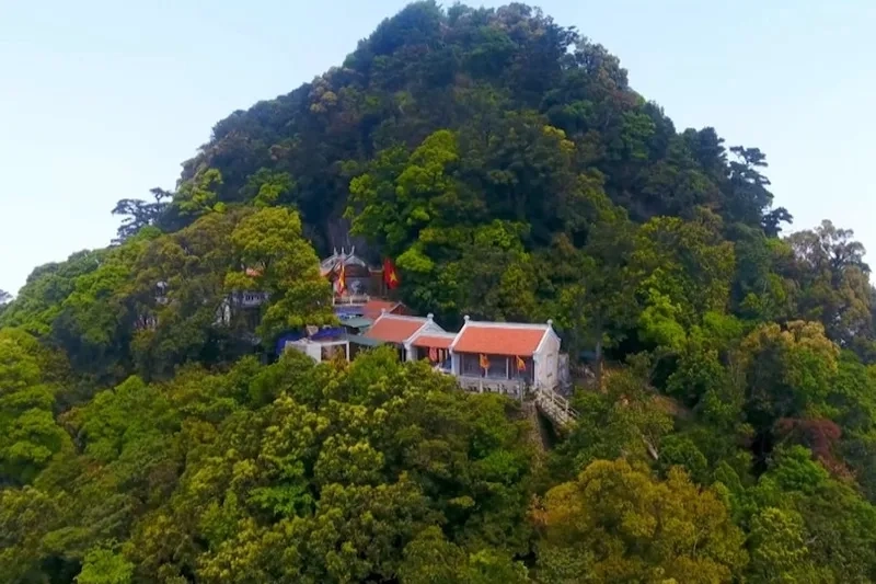 Tham gia tour núi Tản Viên trọn gói hấp dẫn