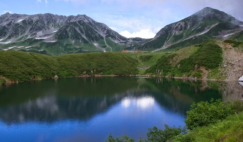 Khám phá vẻ đẹp hùng vĩ của núi tateyama Nhật Bản