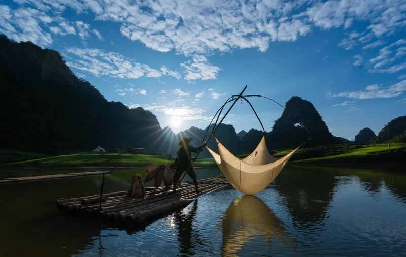 Bộ sưu tập ấn tượng với ảnh núi thủng cao bằng