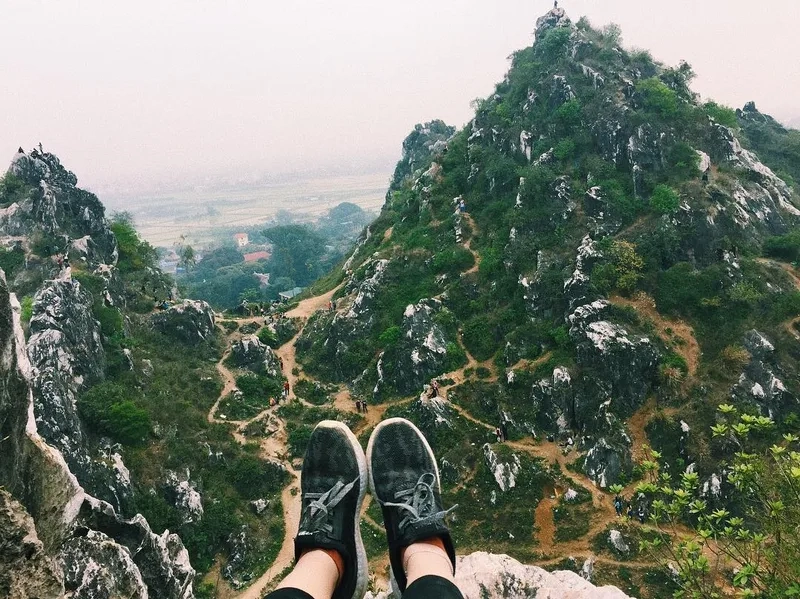 Trải nghiệm cảm giác mạnh khi leo núi Trầm