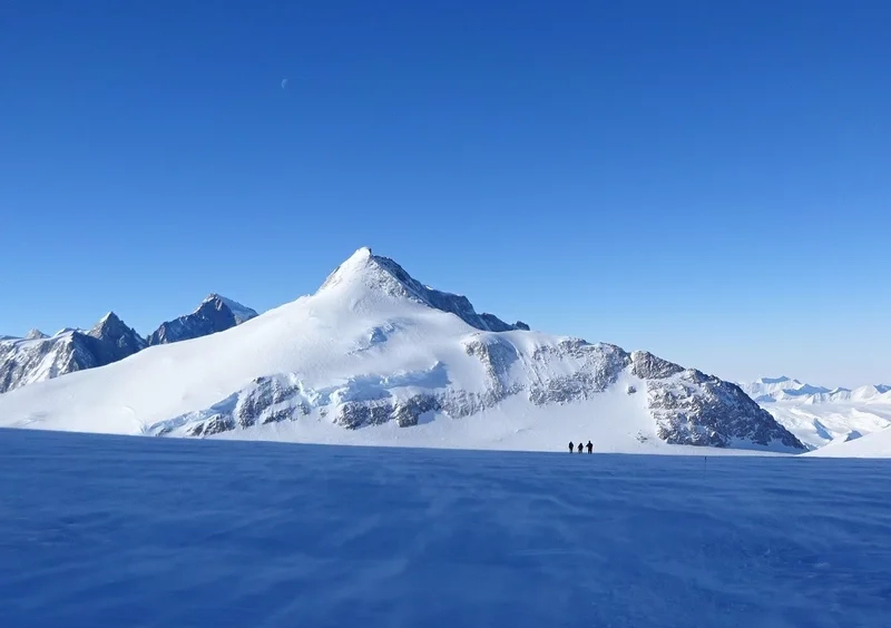 Thử thách bản thân với hành trình leo núi Vinson