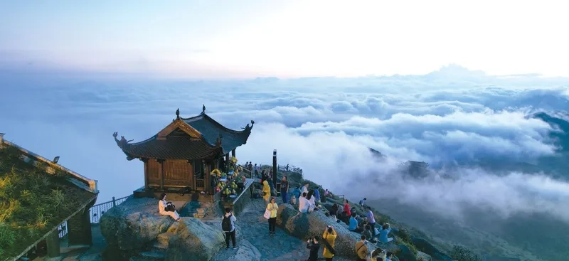 Chinh phục đỉnh núi Yên tử cao nhất