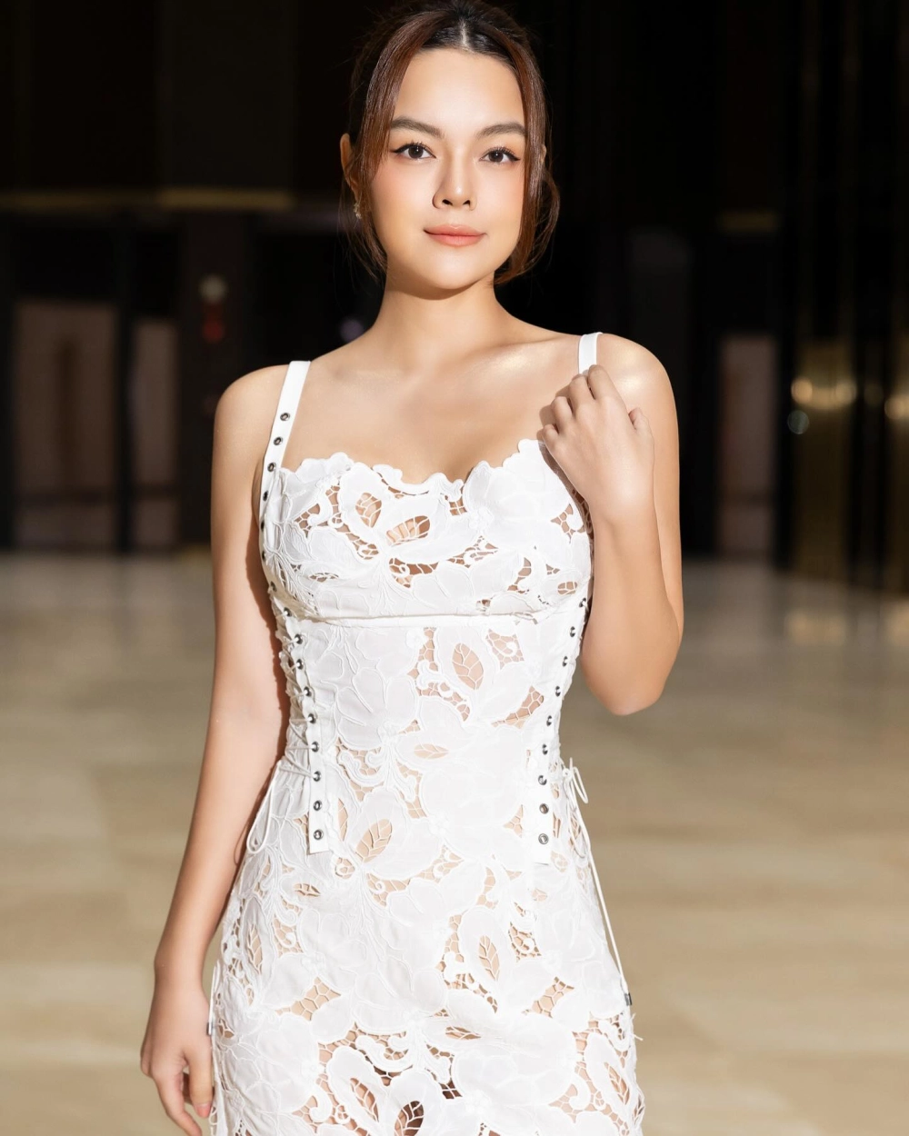 Ca sĩ Phạm Quỳnh Anh nữ hoàng nhạc lụi và giọng ca đầy tự sự