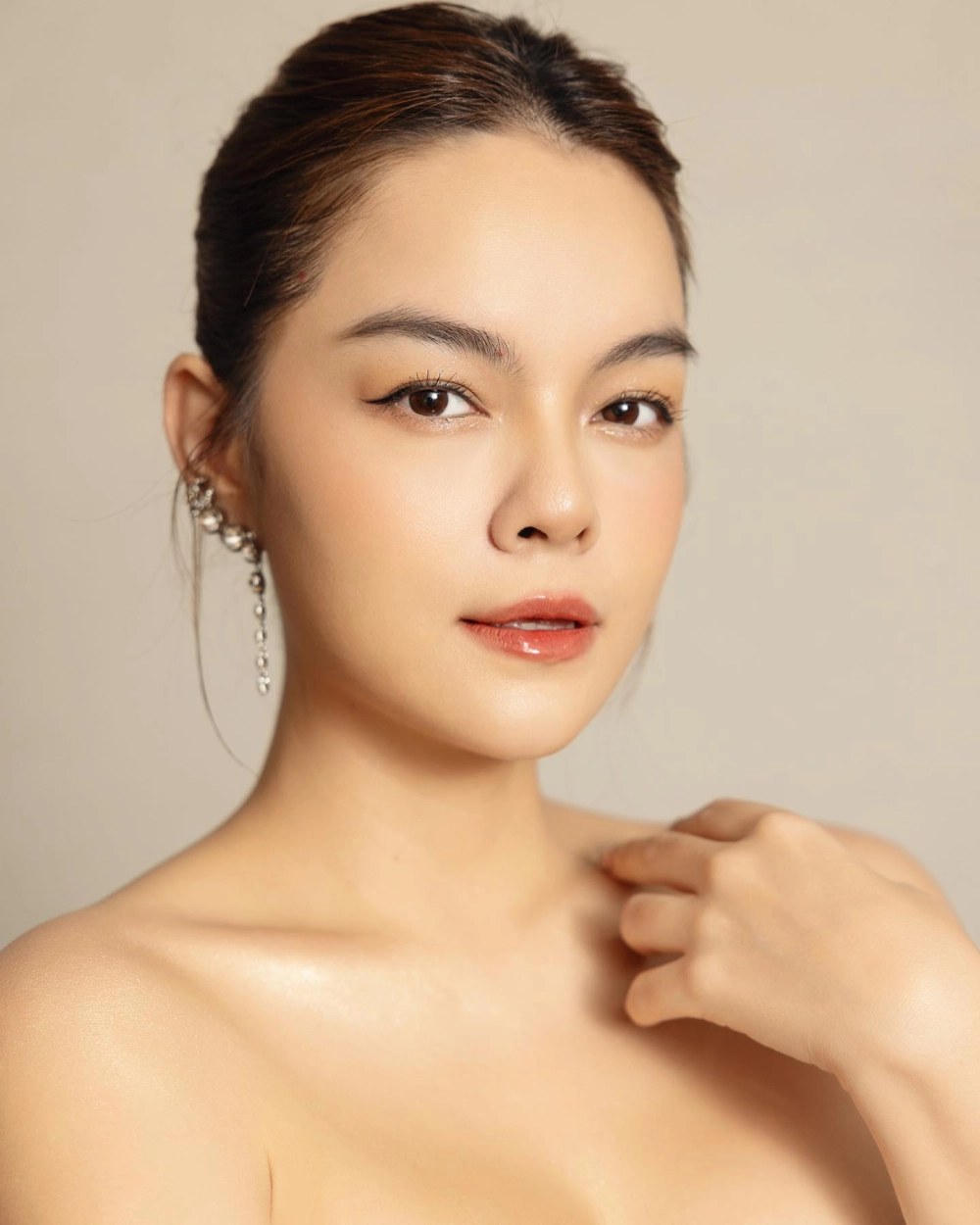 Phạm Quỳnh Anh karaoke hát lại những ca khúc buồn da diết một thời