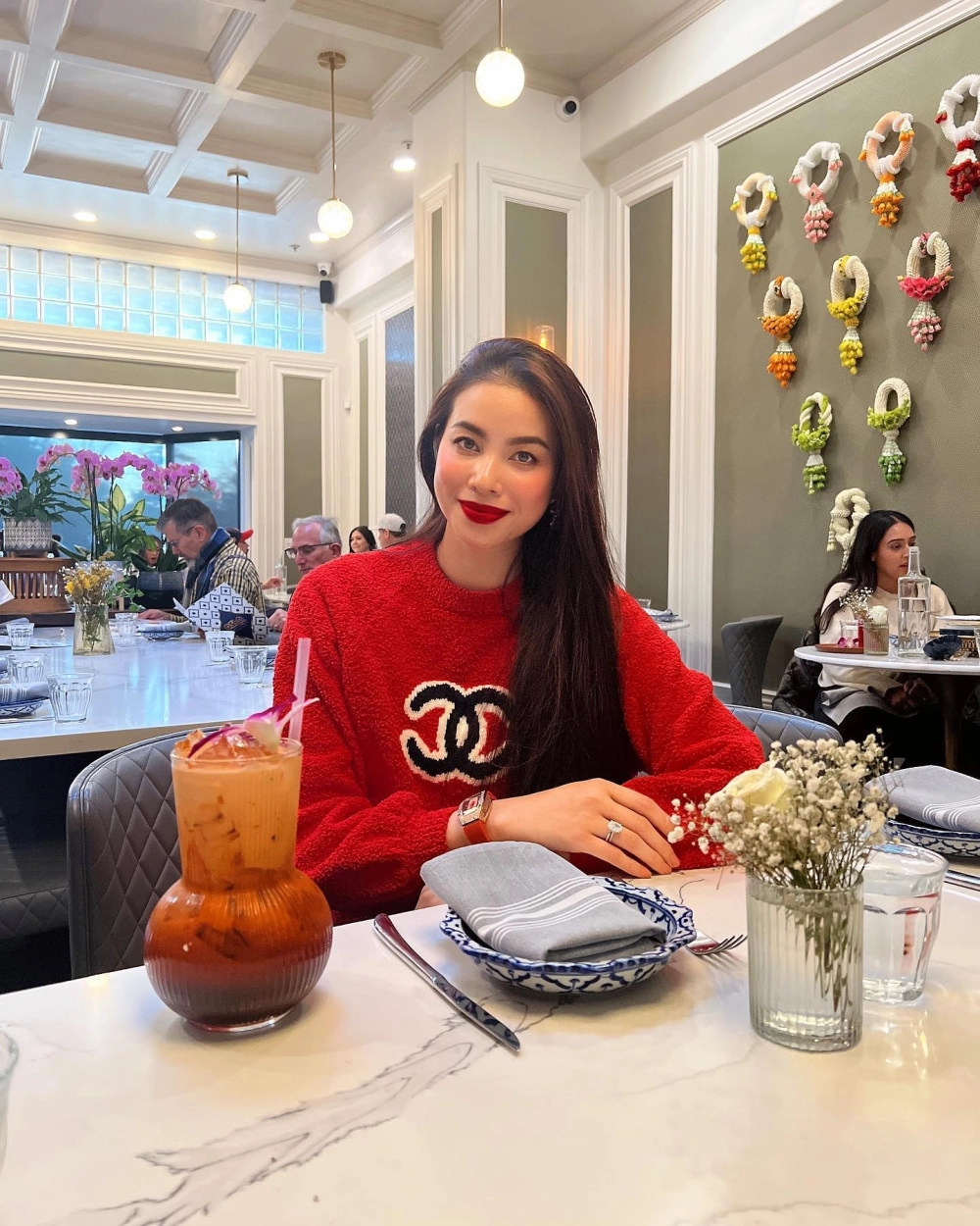 Hoa Hậu Phạm Hương tỏa sáng và gây ấn tượng khán giả