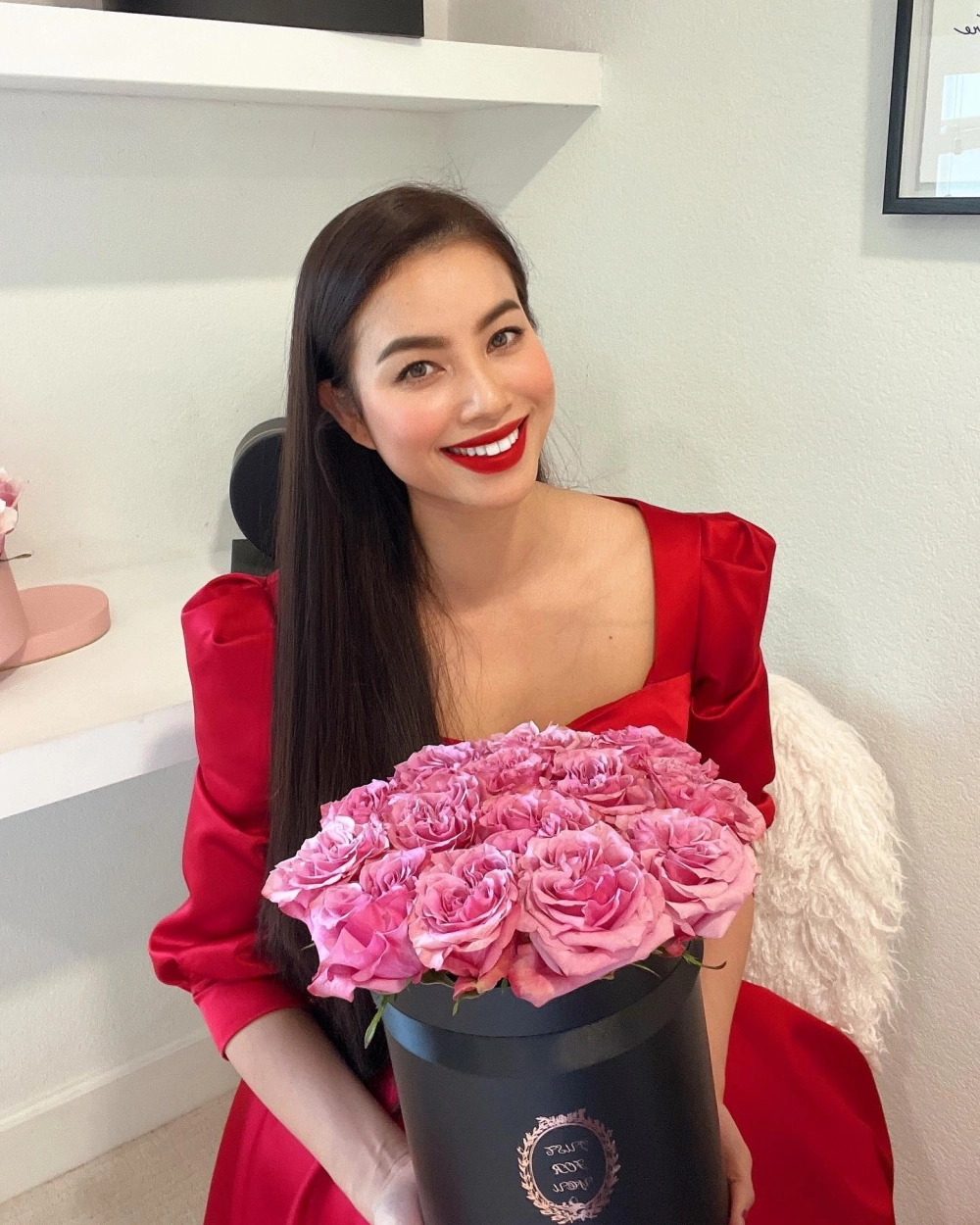 Hoa Hậu Pham Huong nổi bật và thu hút mọi ánh nhìn