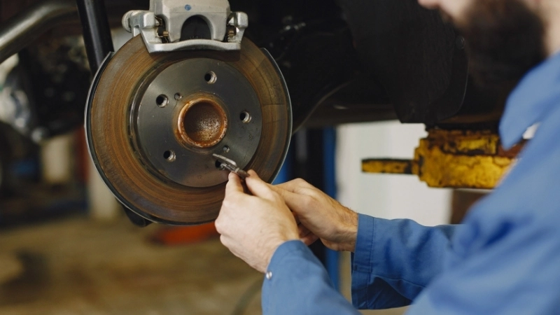 Lời khuyên để hạn chế phanh ô tô kêu khi đạp