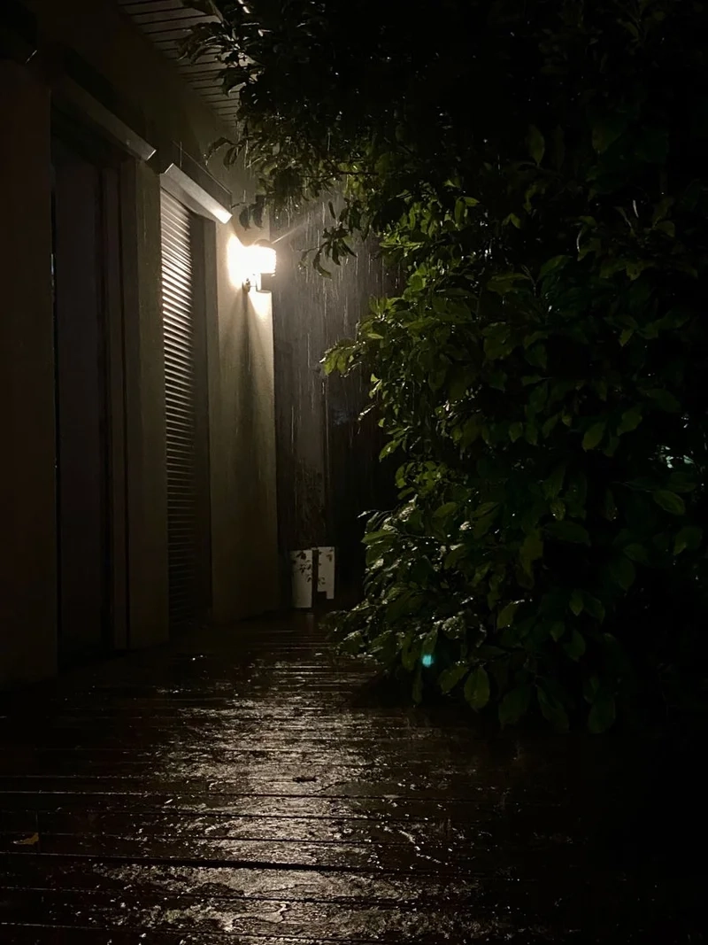 Đêm khuya cô đơn với cảnh buồn đêm khuya