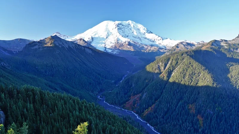 Khám phá vẻ hùng vĩ của phong cảnh núi