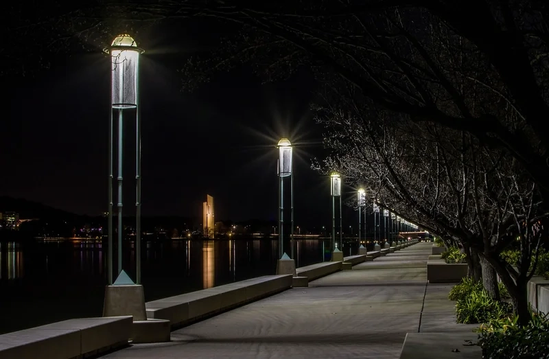 Khám phá khung cảnh đường phố huyền ảo khi đêm về