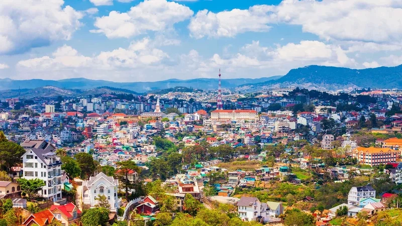 Thể hiện tài năng hội họa với vẽ tranh phong cảnh lâm đồng