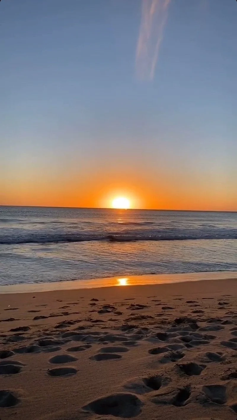 Cảm nhận biển trời ngập nắng với cảnh mặt trời mọc ở biển