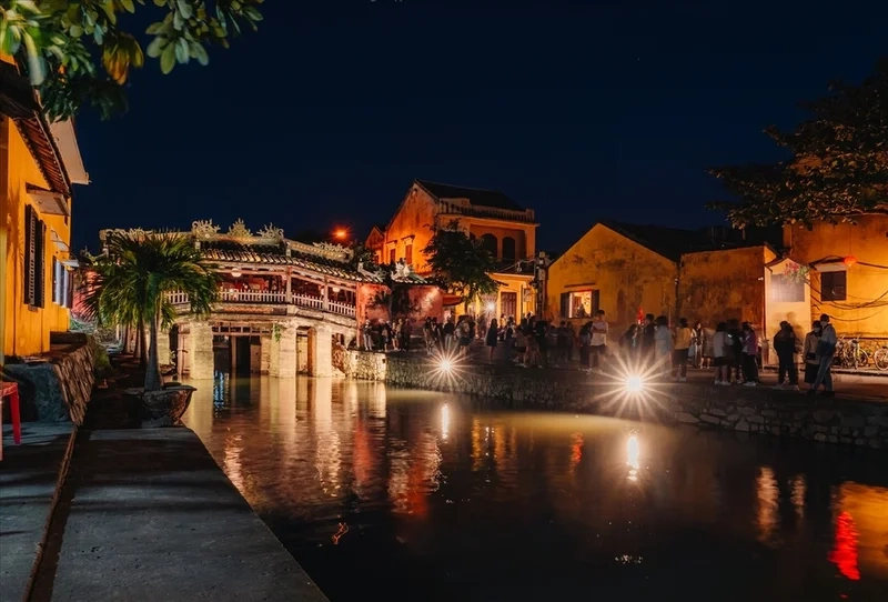 Thư giãn giữa khung cảnh nên thơ của cảnh đẹp ở phố cổ hội an