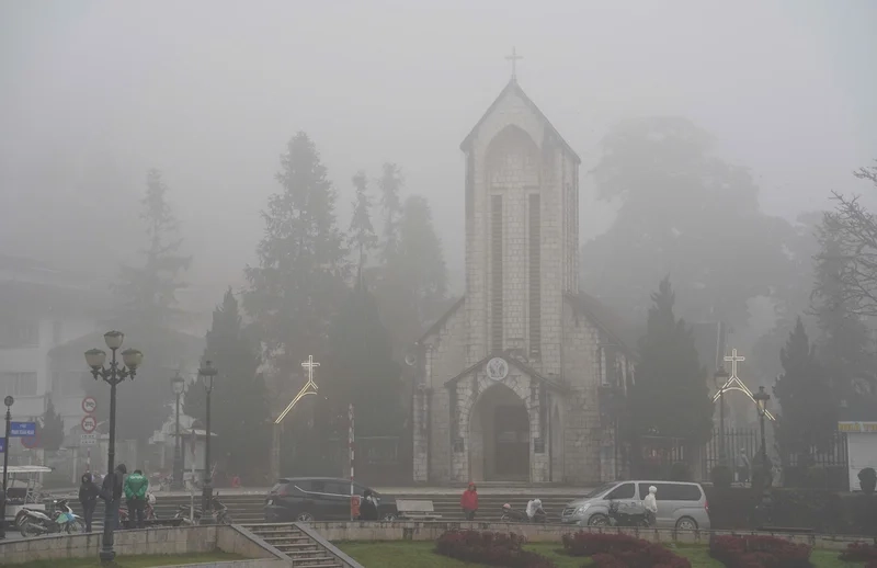 Đắm chìm trong hình ảnh sương mù dày đặc