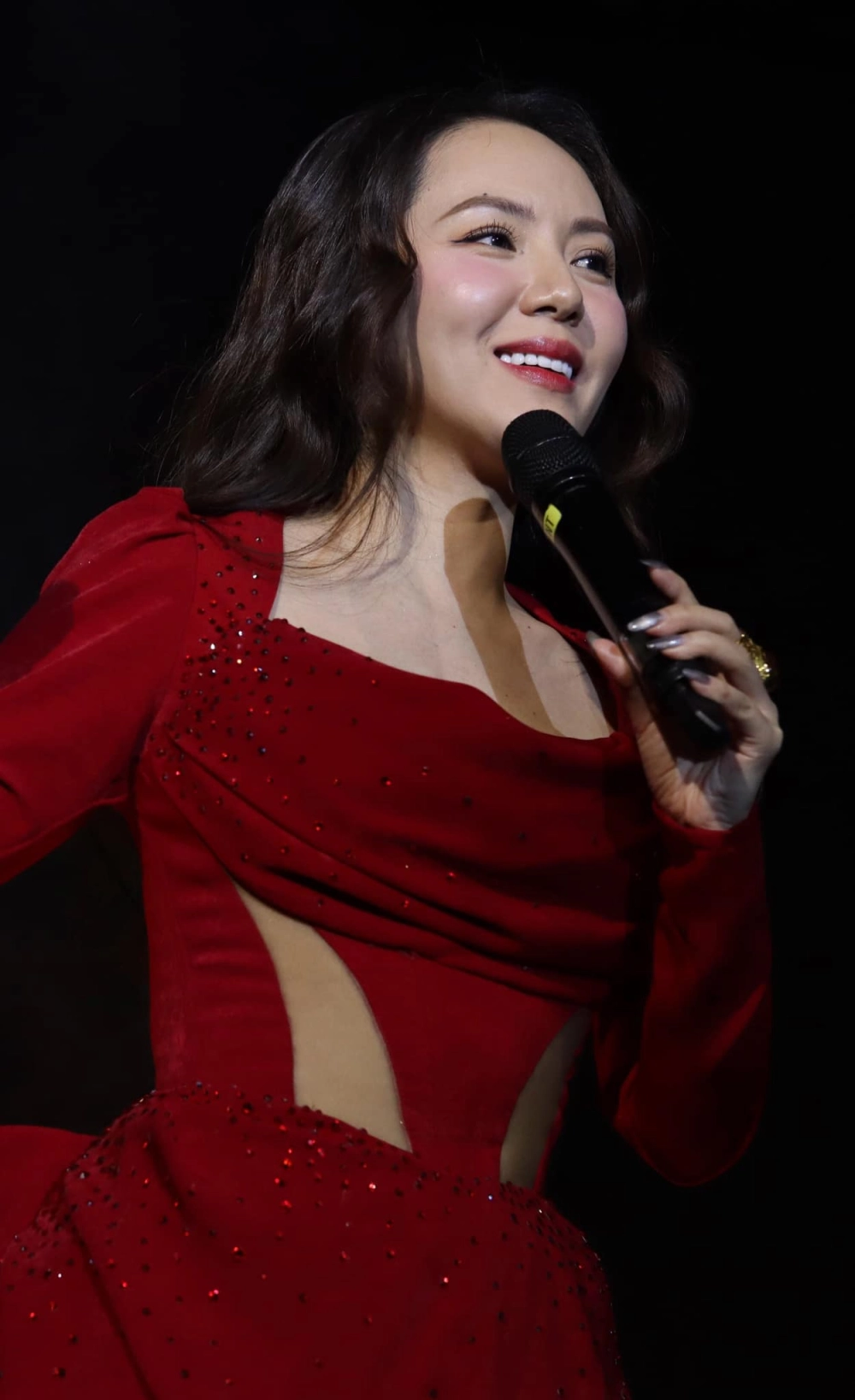 Mưa tuyết Phương Linh bản ballad buồn da diết đầy ám ảnh