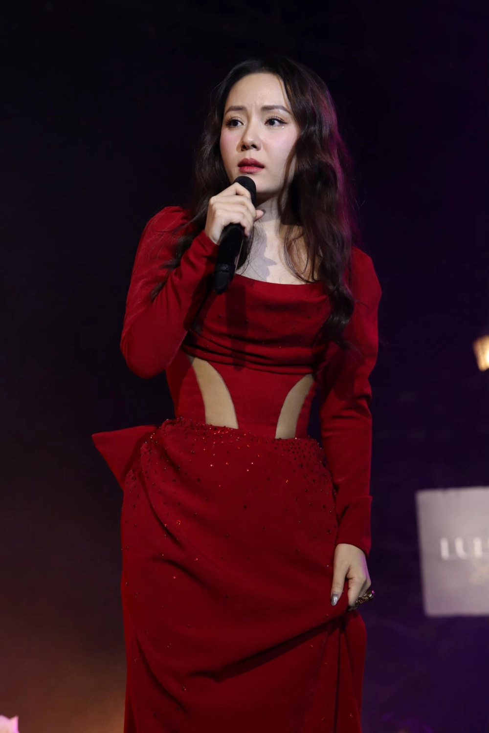 Lời bài hát Phương Linh Cơn mưa tình yêu và những câu hát quen thuộc thế hệ 8x, 9x