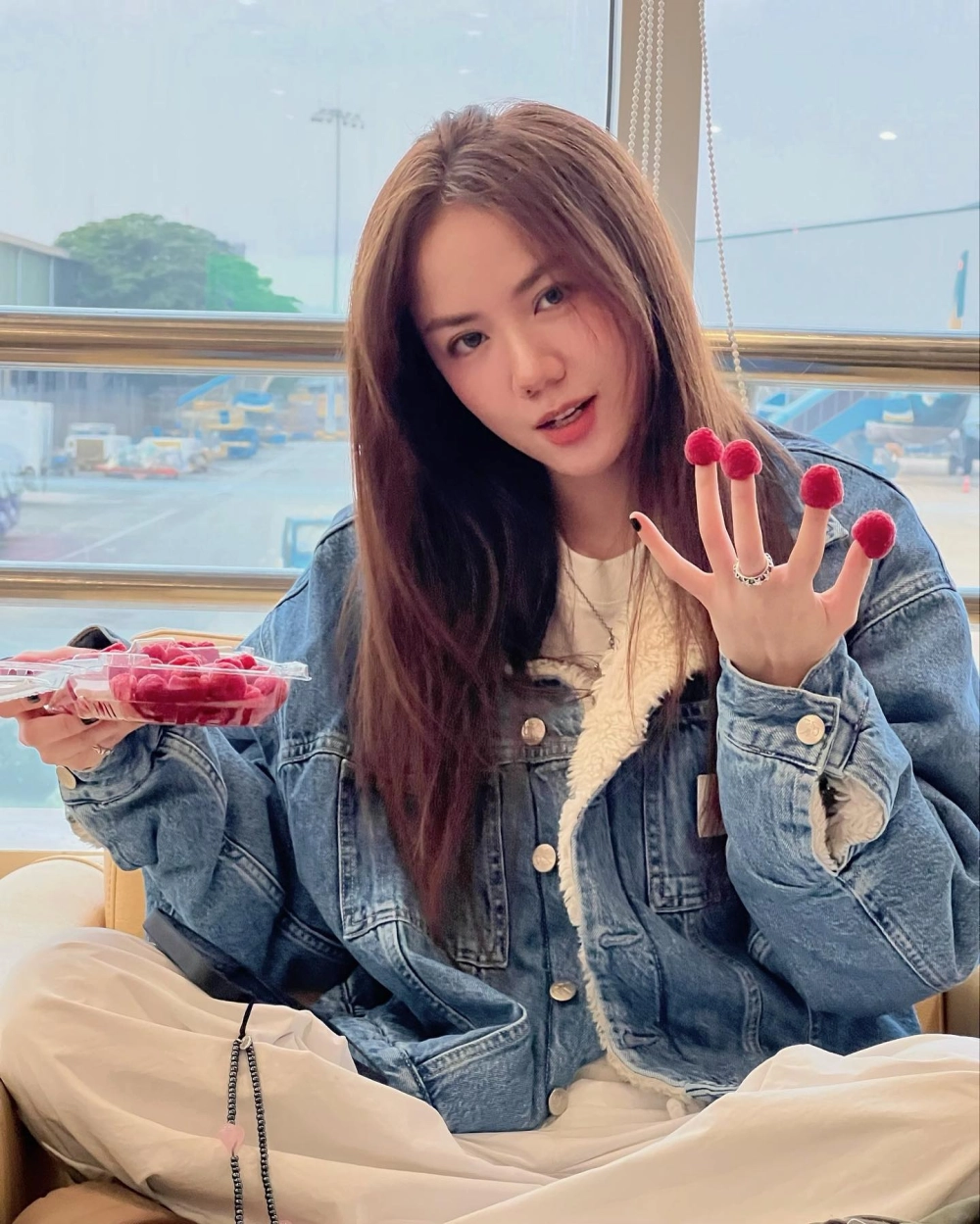 Phương Ly nữ hoàng mặt đơ và những bản hit triệu view của Vpop